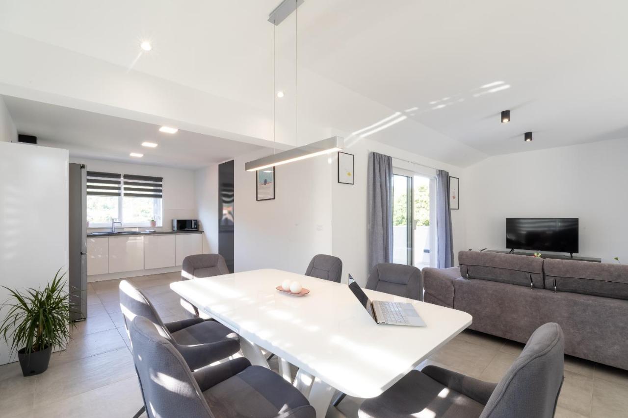 The Plaza Apartment Prizba Ngoại thất bức ảnh
