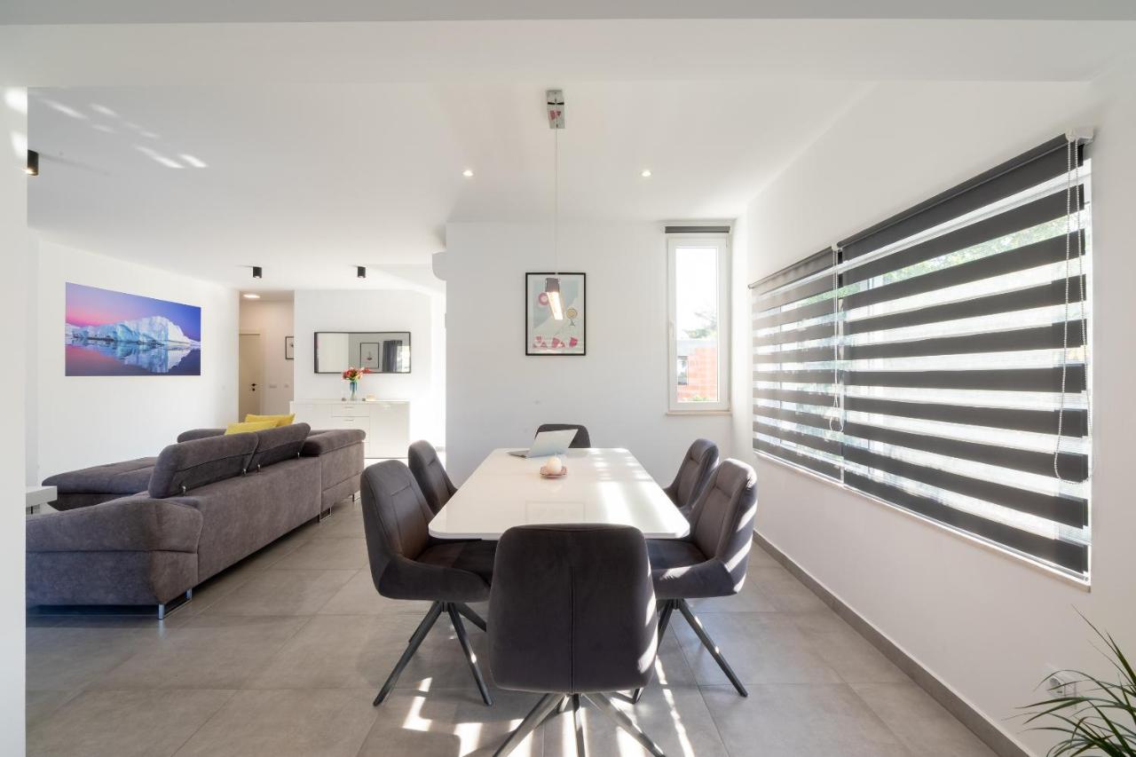 The Plaza Apartment Prizba Ngoại thất bức ảnh